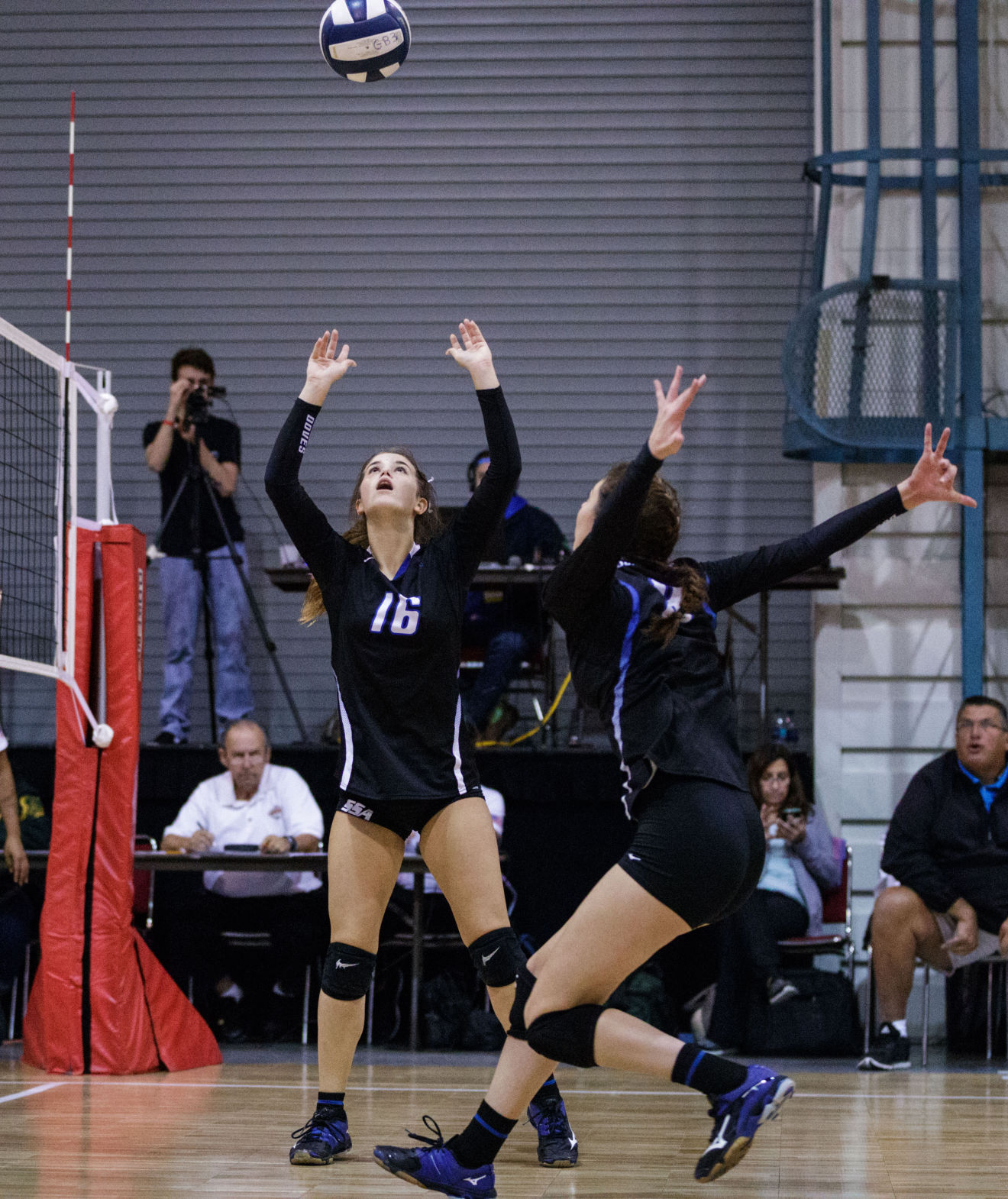br.divisionIIIvolleyball.111117.020.JPG